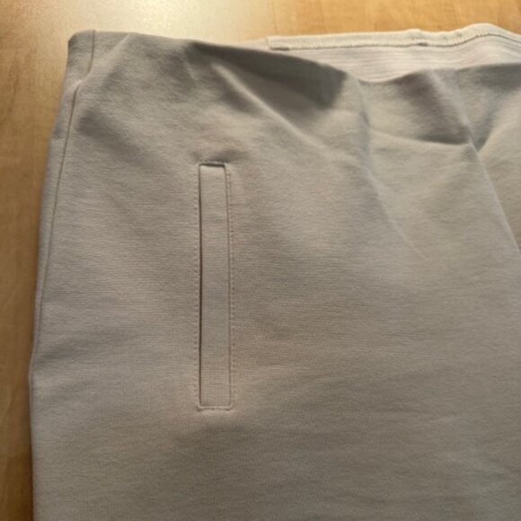 Chico's Beige Pull-On Crop Pants Sz 3 - Picture 2 of 5